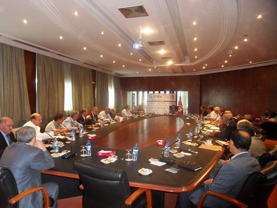 منظمة الأعراف تنبه من مخاطر اثقال كاهل المؤسسة الاقتصادية بأداءات إضافية